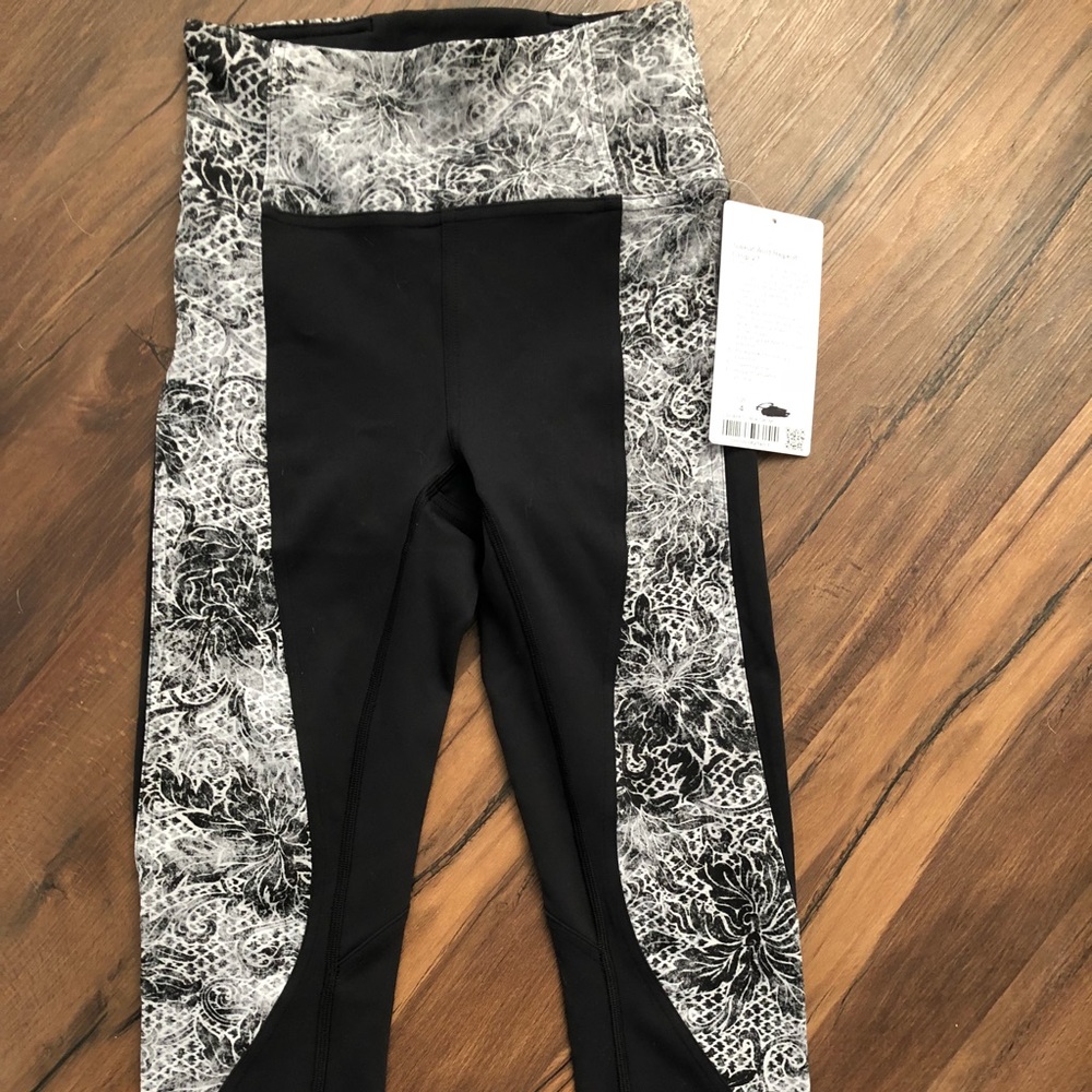 NWT sweat and repeat crop size 4